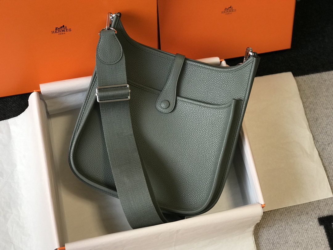 Hermes Evelyne III 29 PM Shoulder Bag In Vert Amande Clemence Leather